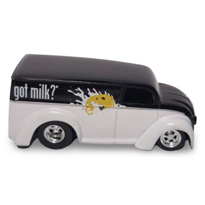 Jada Toys Divco Cruizer Van Got Milk 1/64 Black White Good