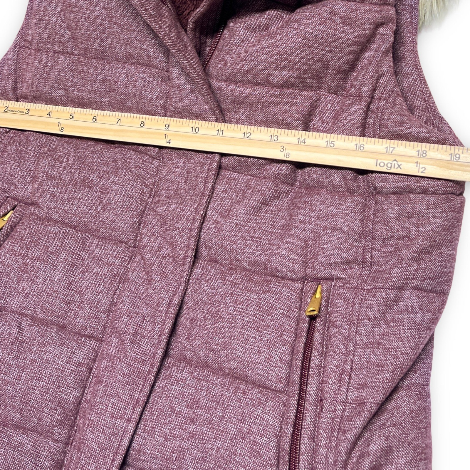 Banana Republic Women’s Medium Burgundy Faux Fur Hood Puffer Vest - Image 4