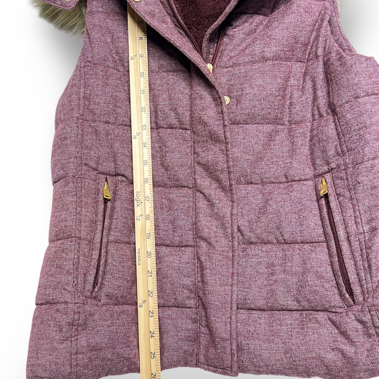 Banana Republic Women’s Medium Burgundy Faux Fur Hood Puffer Vest - Image 5